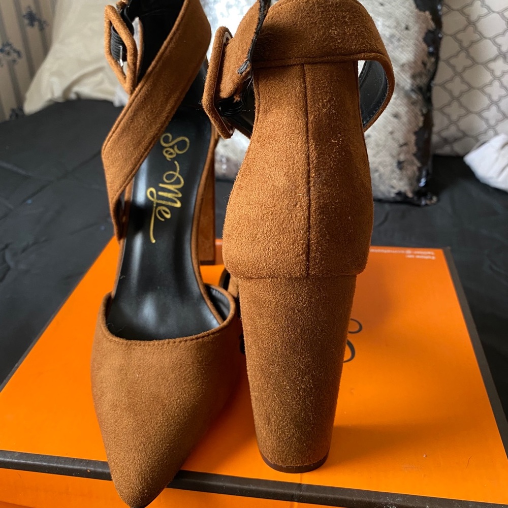Brown Casual Heels (Brand New) Never Worn